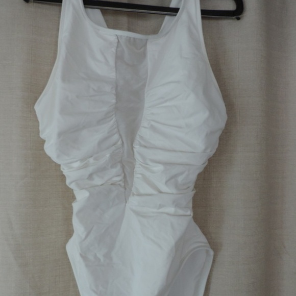 La Blanca Other - Sexy White Peekaboo La Blanca One Piece Swimsuit 8 La Blanca Other - Sexy White Peekaboo La Blanca One Piece Swimsuit 8
